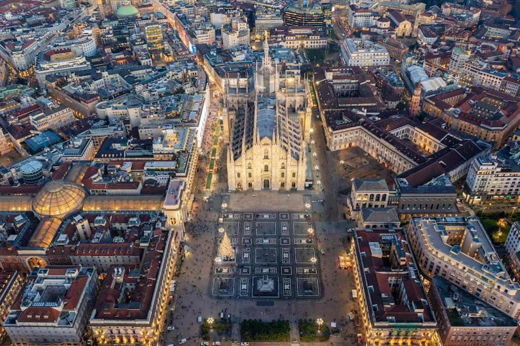 Appartement Duomo-portaromanaxxl Terrace & Free Parking Milaan
